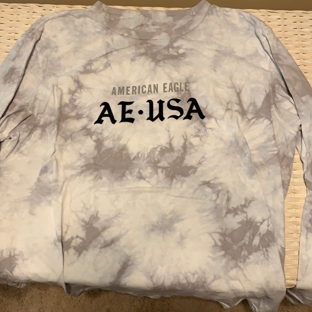 Men’s long sleeve AE t-shirt size L